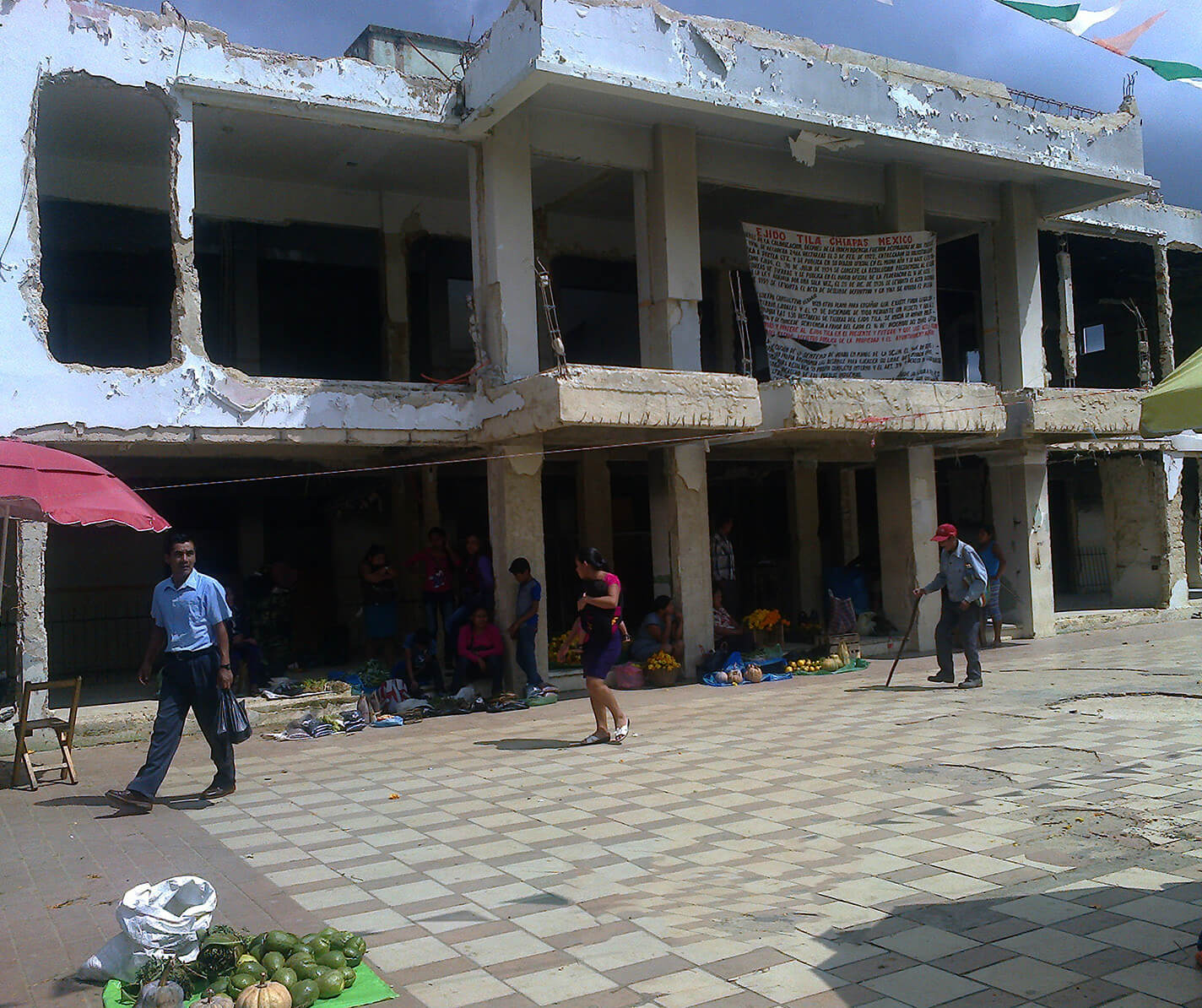 Imagen: Edificio municipal de Tila en 2016, de Emilio Pérez.