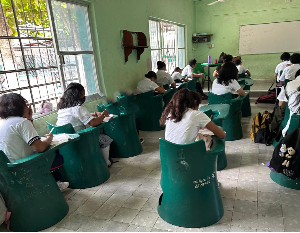 Imagen: "Estudiantes de Tizimín", foto de Laura Hernández.